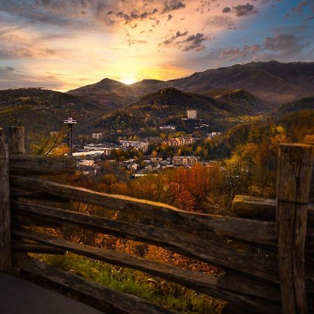 Star Of The Summit, Private Indoor Pool, Amazing Views, 1089 Free Tickets Each Paid Day, Dollywood Villa Sevierville Exterior photo